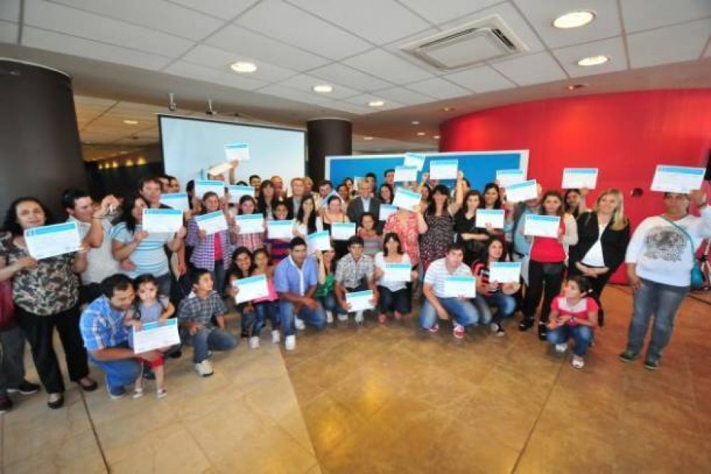 Firmaron la preadjudicaci�n de 42 nuevas viviendas