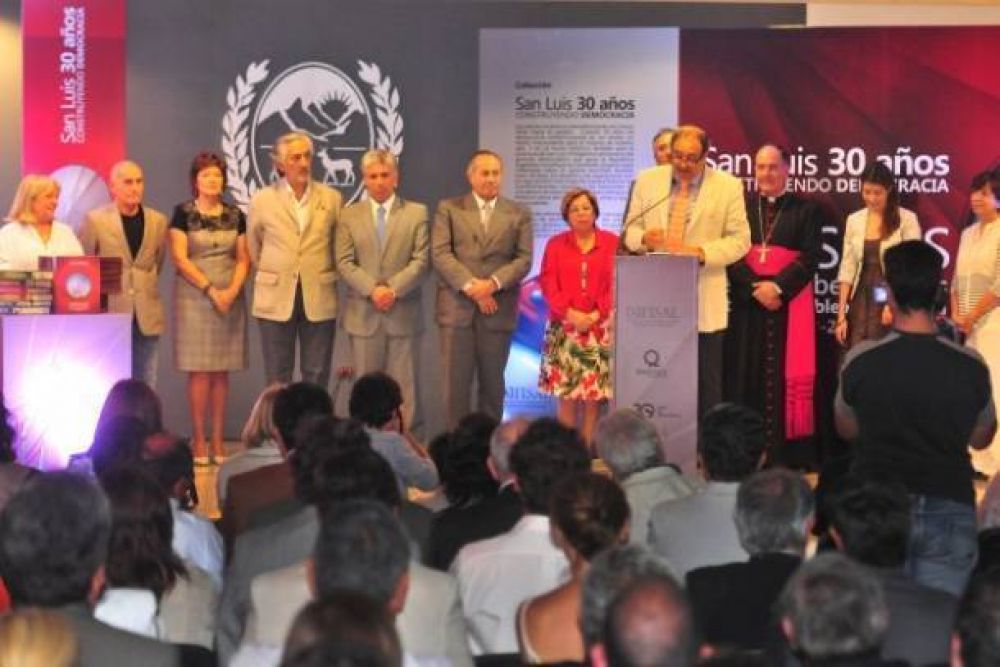 Presentaron la obra "San Luis 30 a�os Construyendo Democracia"
