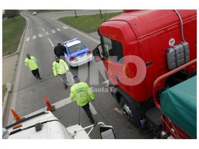 Ruta 168: pescadores protestaron a la altura de la fuente de la Cordialidad