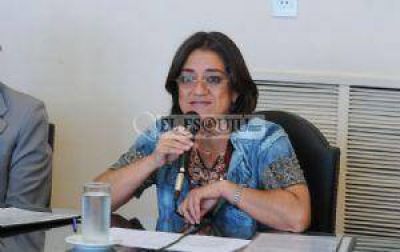 Luc�a se refiri� al reclamo salarial de la Polic�a provincial