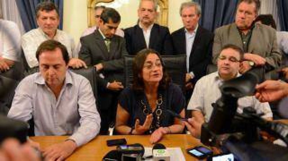�Se vio al pueblo y la Gobernadora del mismo lado, y se sinti� el silencio c�mplice de algunas fuerzas pol�ticas�