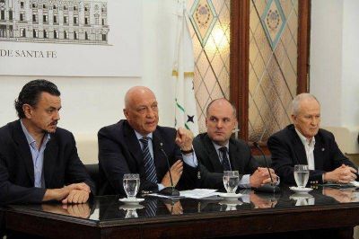 Antonio Bonfatti anunci� un piso de 8100 pesos desde enero para los polic�as que comienzan