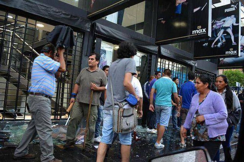 Desastre en Jujuy: no paran los saqueos y enfrentamientos en las calles