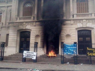 Tras la convulsi�n hubo acuerdo entre polic�as y Gobierno