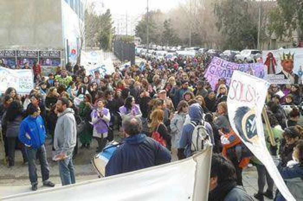 "CRIMINALIZACI�N DE LA PROTESTA�: ATECH SUR CONVOC� A UN PARO Y MOVILIZACI�N