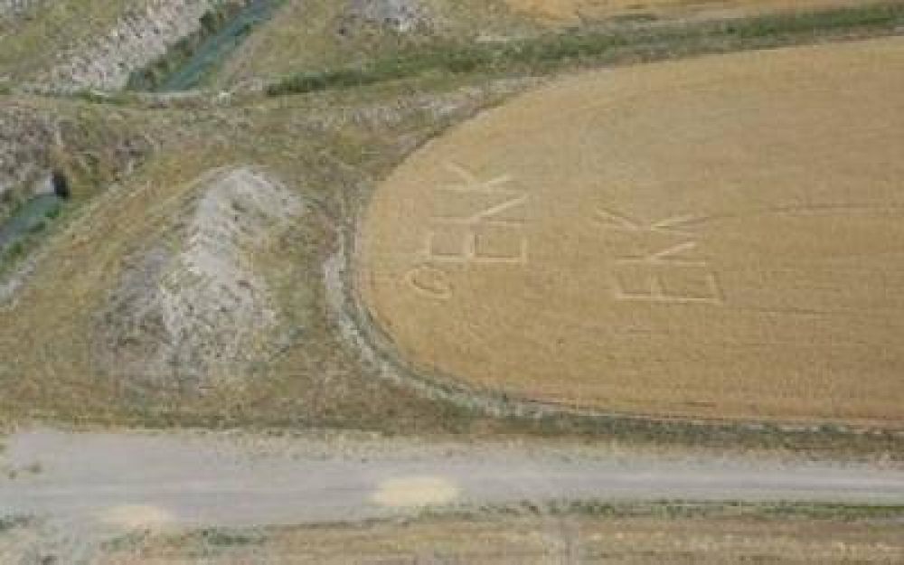Bah�a Blanca: Aparecen se�ales en un campo y los lugare�os afirman que vieron OVNIS