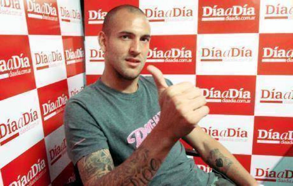 Lucas Avelda�o se queda en Belgrano
