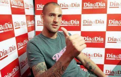 Lucas Avelda�o se queda en Belgrano