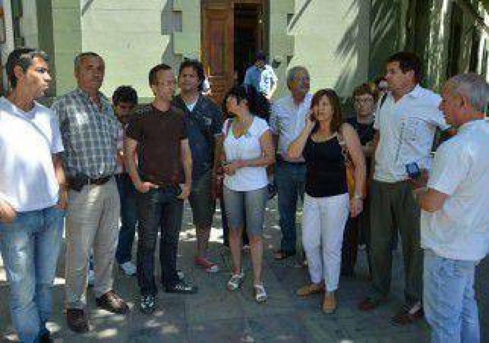 Los gremios de la CTA van al paro por 10 mil pesos de salario inicial 