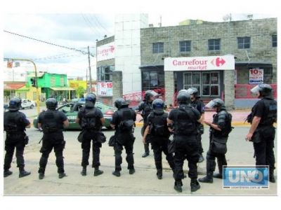 Tensa calma en los comercios