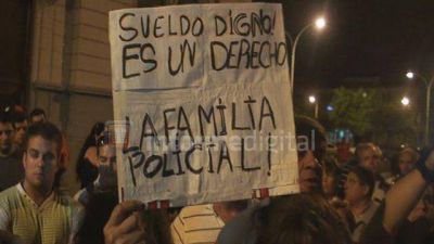 Hubo arreglo en Concordia y se levanta la protesta policial en la provincia	 