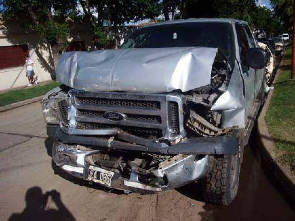 Una Ford Rangers embiste a colectivo de El Acuerdo
