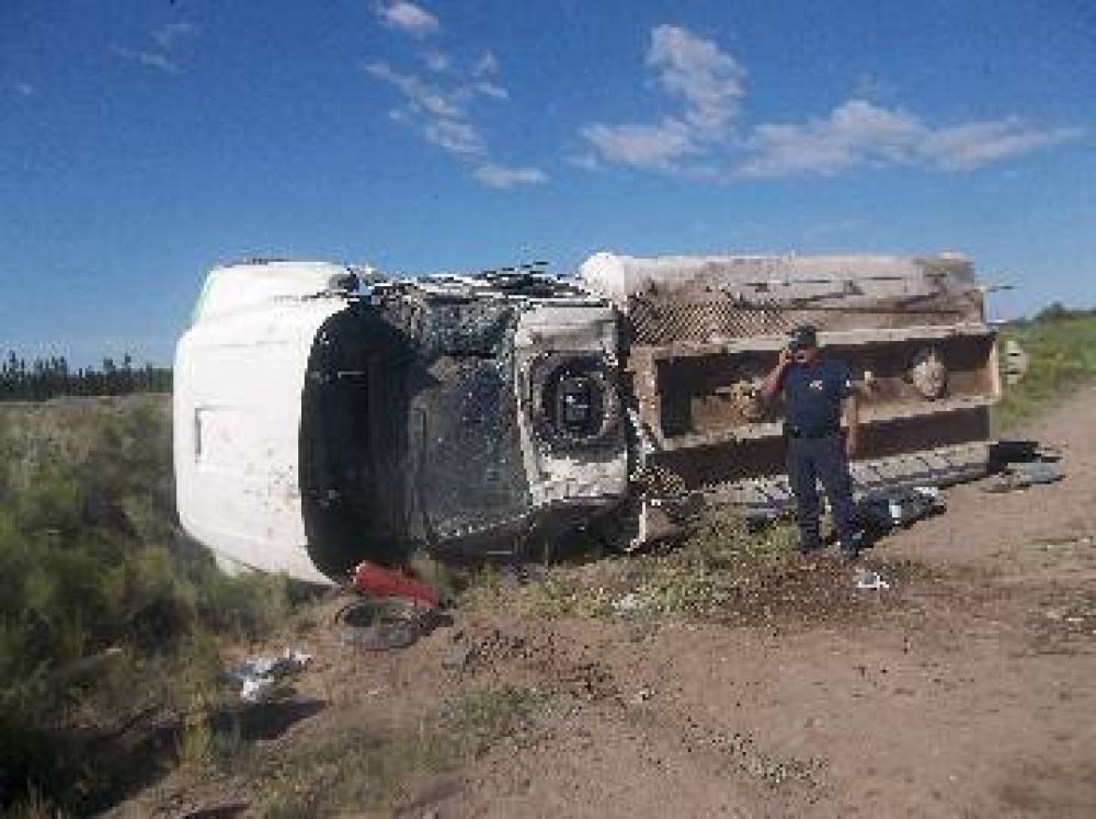 Un camionero falleci� tras volcar luego del impacto con un auto