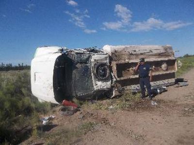 Un camionero falleci� tras volcar luego del impacto con un auto