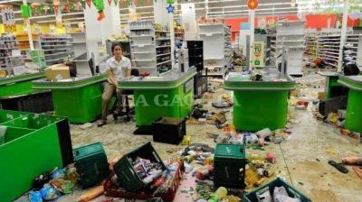 Saqueos, miedo y caos en Tucum�n