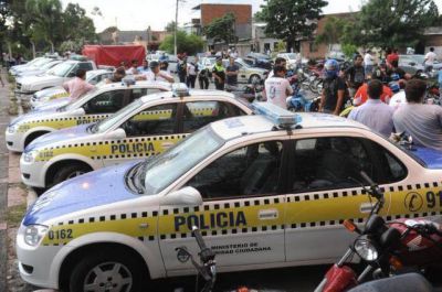 Polic�as rechazaron una suba salarial del 35%