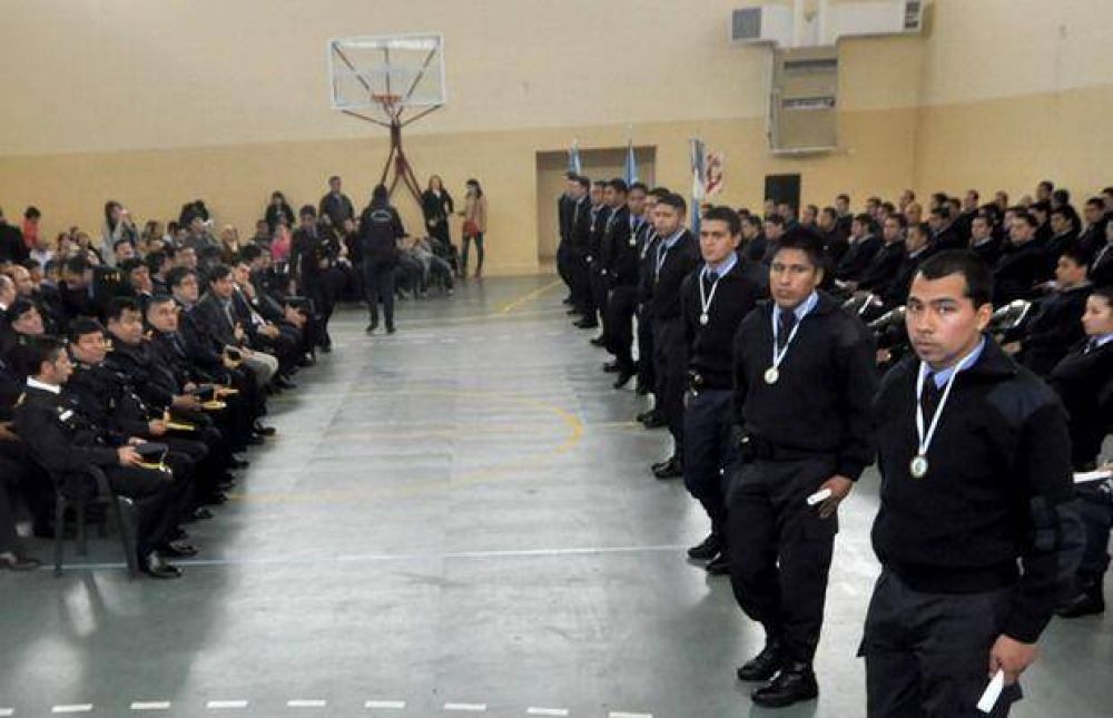 Egresaron 88 nuevos agentes de polic�a de la escuela de Suboficiales