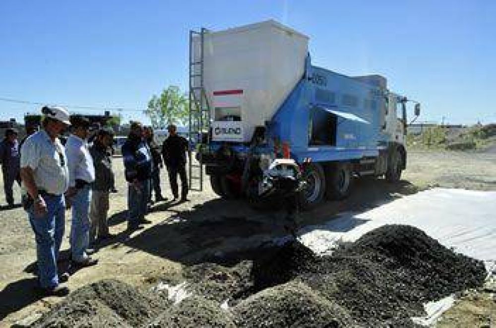 CAPACITACI�N Y PUESTA EN FUNCIONAMIENTO DEL CAMI�N DE MEZCLA ASF�LTICA