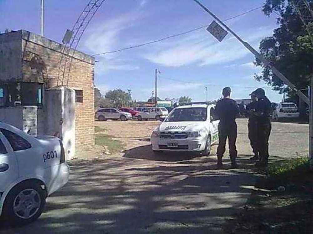 Polic�as autoconvocados quieren 10 mil pesos como m�nimo y esperan hasta el mediod�a