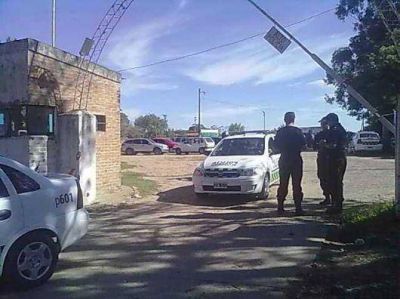 Polic�as autoconvocados quieren 10 mil pesos como m�nimo y esperan hasta el mediod�a