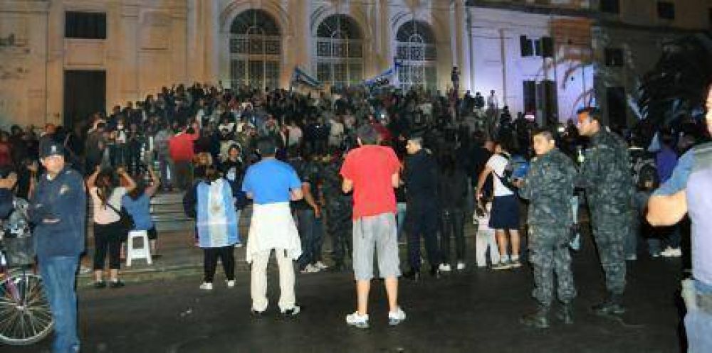 El decreto con el aumento dividi� la protesta policial