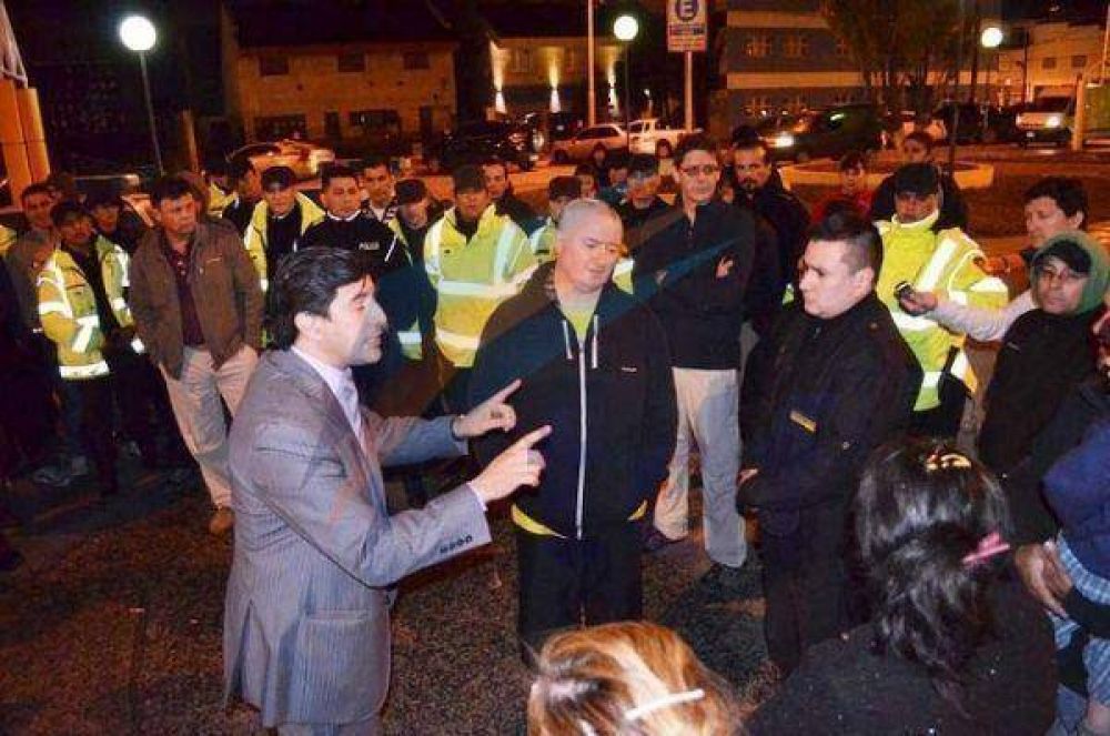 Polic�as se manifiestan frente a la comisar�a Primera y por ahora se mantiene la seguridad 