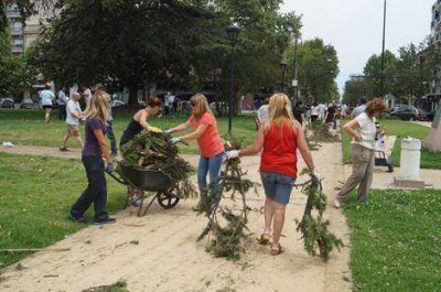 Limpian paseos p�blicos y el Centro Universitario en el marco de la Jornada Solidaria