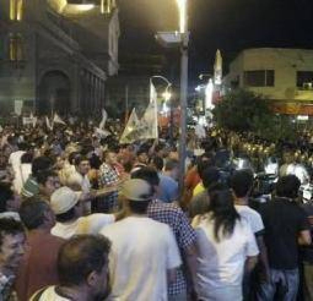 La protesta de gremios d�scolos culmin� con graves incidentes