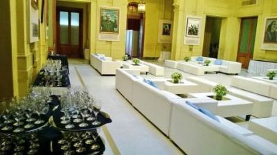 Pese al conflicto social, el Gobierno mantiene un festejo con VIP, m�sicos y acrobacia