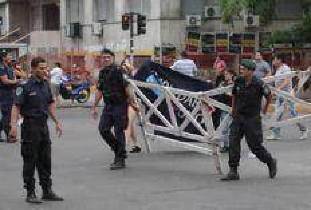 El Cels afirm� que las protestas policiales son "m�todos extorsivos"