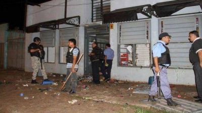 Ordenan un "profundo saneamiento" de la Polic�a de Chaco, tras los violentos saqueos que dejaron tres muertos