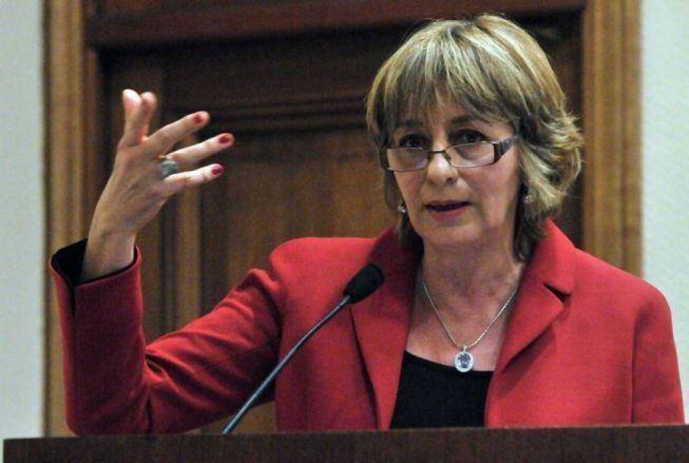 Denuncia contra Gils Carb�