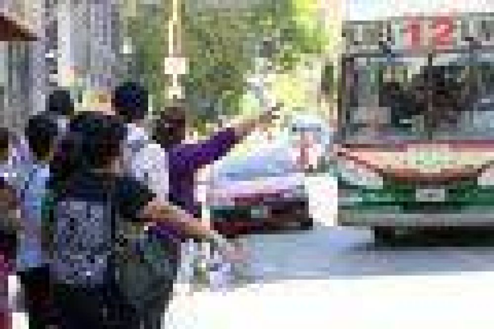 El servicio urbano e interurbano de colectivos se reanudar� en la ma�ana