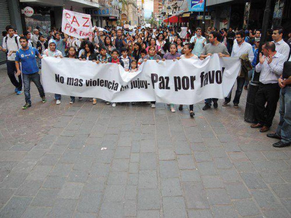 Juje�os marcharon por la paz y por la no violencia