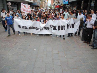 Juje�os marcharon por la paz y por la no violencia
