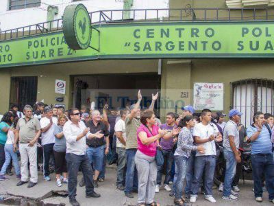 Hay malestar en la polic�a, pero siguen los patrullajes