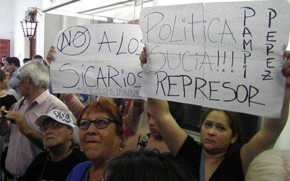 Escracharon a concejal y lo acusaron de �mandar a balear� a militante durante la campa�a