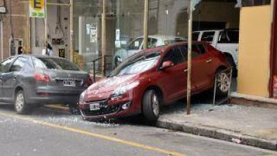 Mala maniobra casi termina en una tragedia c�ntrica