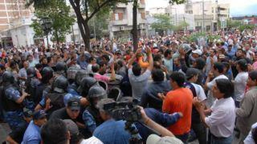 La Intersindical sigue protestando