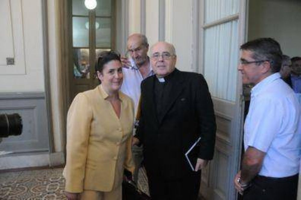 Apenas conformes con el aumento del 42%