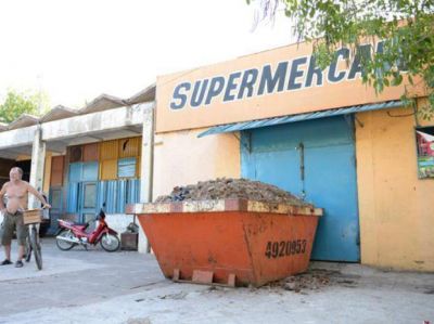 Cristaler�a: robaron un s�per y un grupo de mujeres pidi� comida en otro local