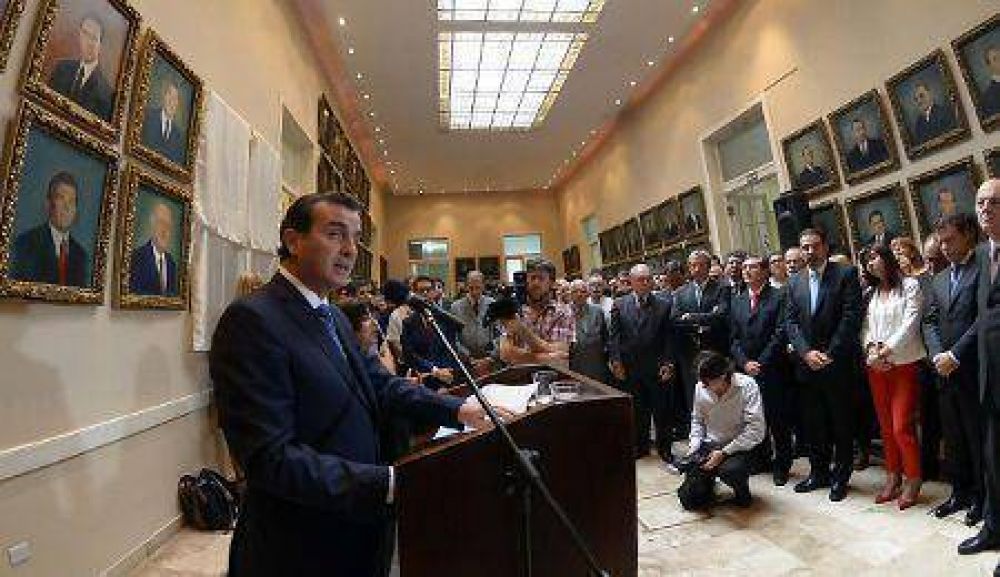 P�rez: "La Democracia es un derecho y una forma de vivir"