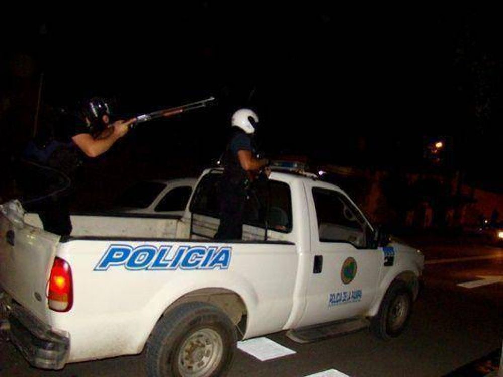 Saquean una despensa e intentan ingresar a un s�per en Santa Rosa