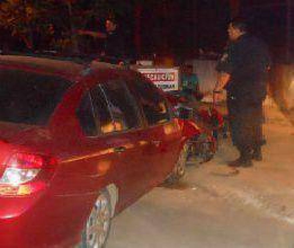 Robaron y en persecuci�n chocaron   