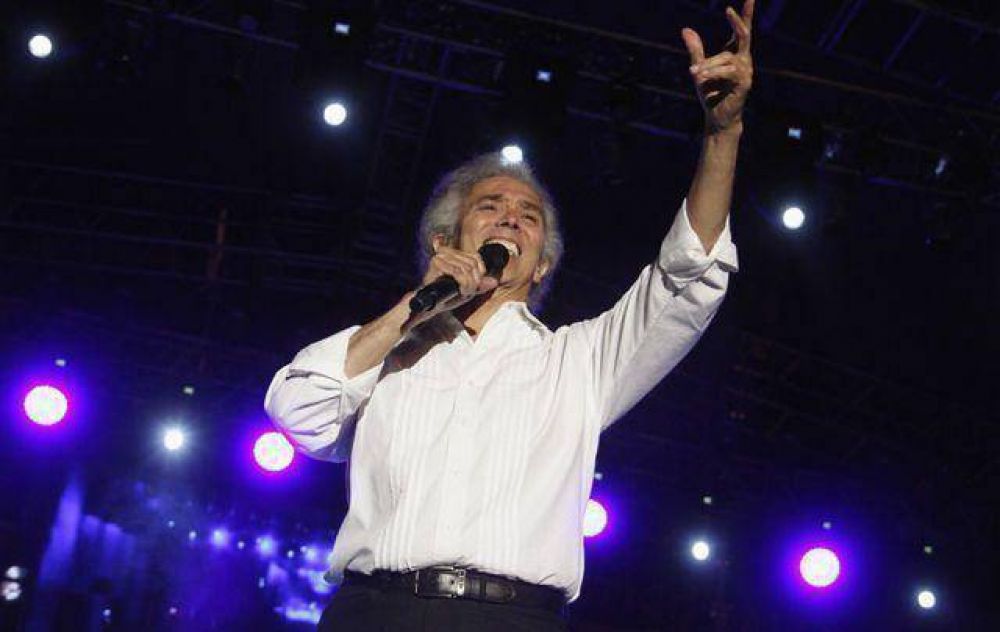 Jairo coron� el acto por 30 a�os de democracia en C�rdoba
