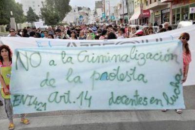Docentes se movilizaron en contra de la criminalizaci�n de la protesta social