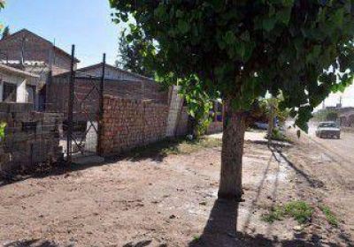 Desde una moto le dispararon a un adolescente en la puerta de su casa 