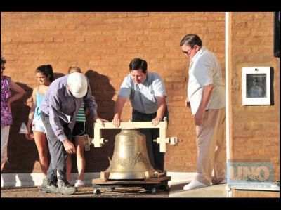 La iglesia Santa Luc�a concret� un viejo proyecto y tendr� su campanario