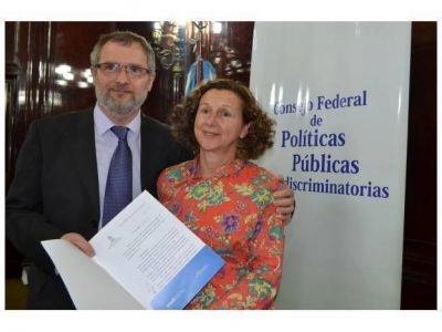 Cristina Ponce fue distinguida por su trabajo al frente del Inadi de Entre R�os