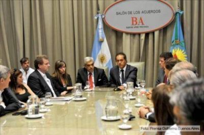 Scioli asegur� que la polic�a no es un trabajador m�s y destac� el respaldo de legisladores nacionales